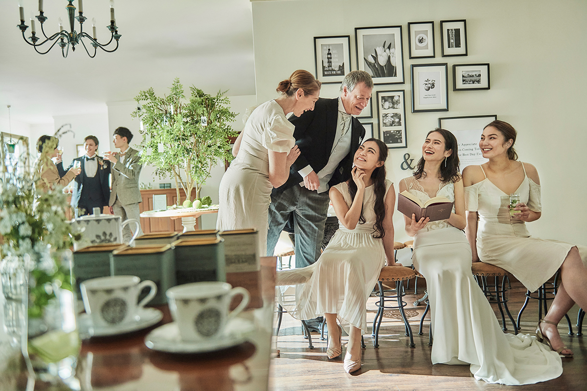 受付を済ませれば久しぶりに会うゲストたちの姿が懐かしさや嬉しさで会話も弾む♪