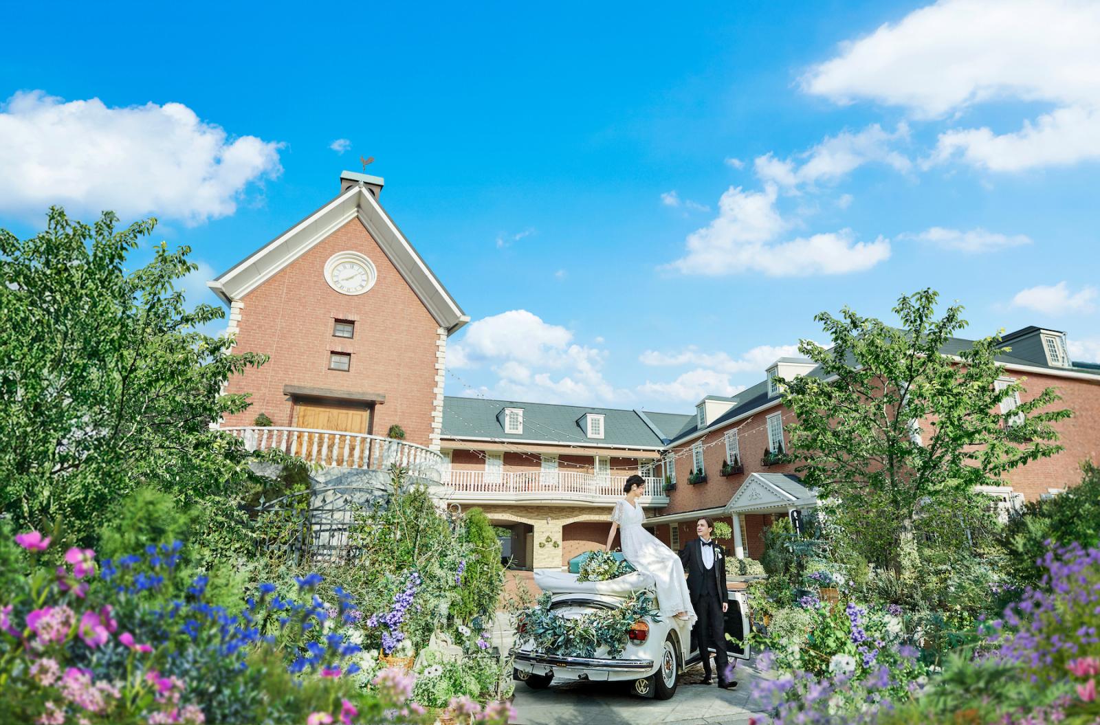 ナチュラルなエントランスでゲストをお出迎え。これから始まるふたりのセレモニーに期待も高まる