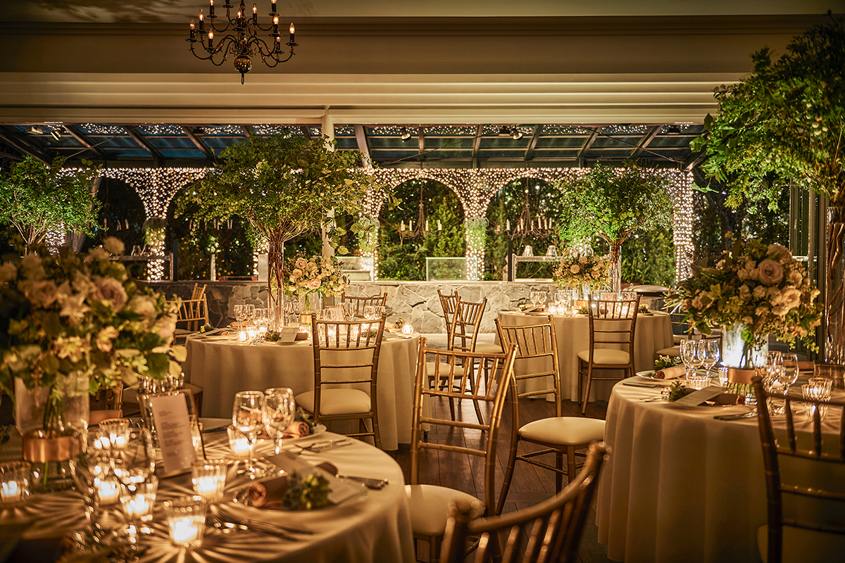 光が輝くパーティ会場