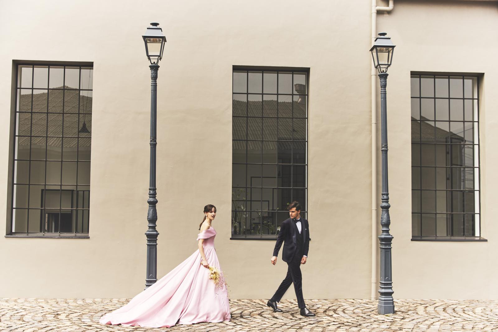 選び抜いた素材と繊細なディテールが織りなす、華やかなカラードレスコレクションをご用意