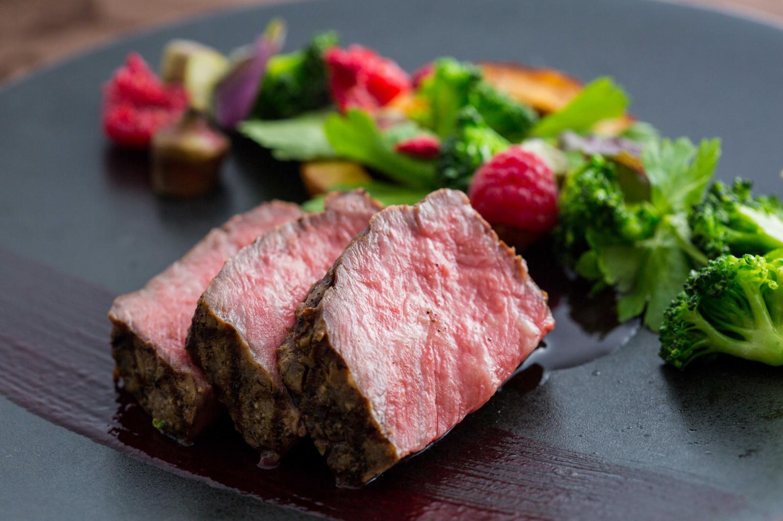 華やかなフランス料理と和の食材や趣が融合した「ヌーベルキュイジーヌジャポネ」