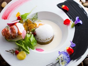 厳選素材を使用し、本来の持つ味と香りを生かした調理法でゲストからも大好評