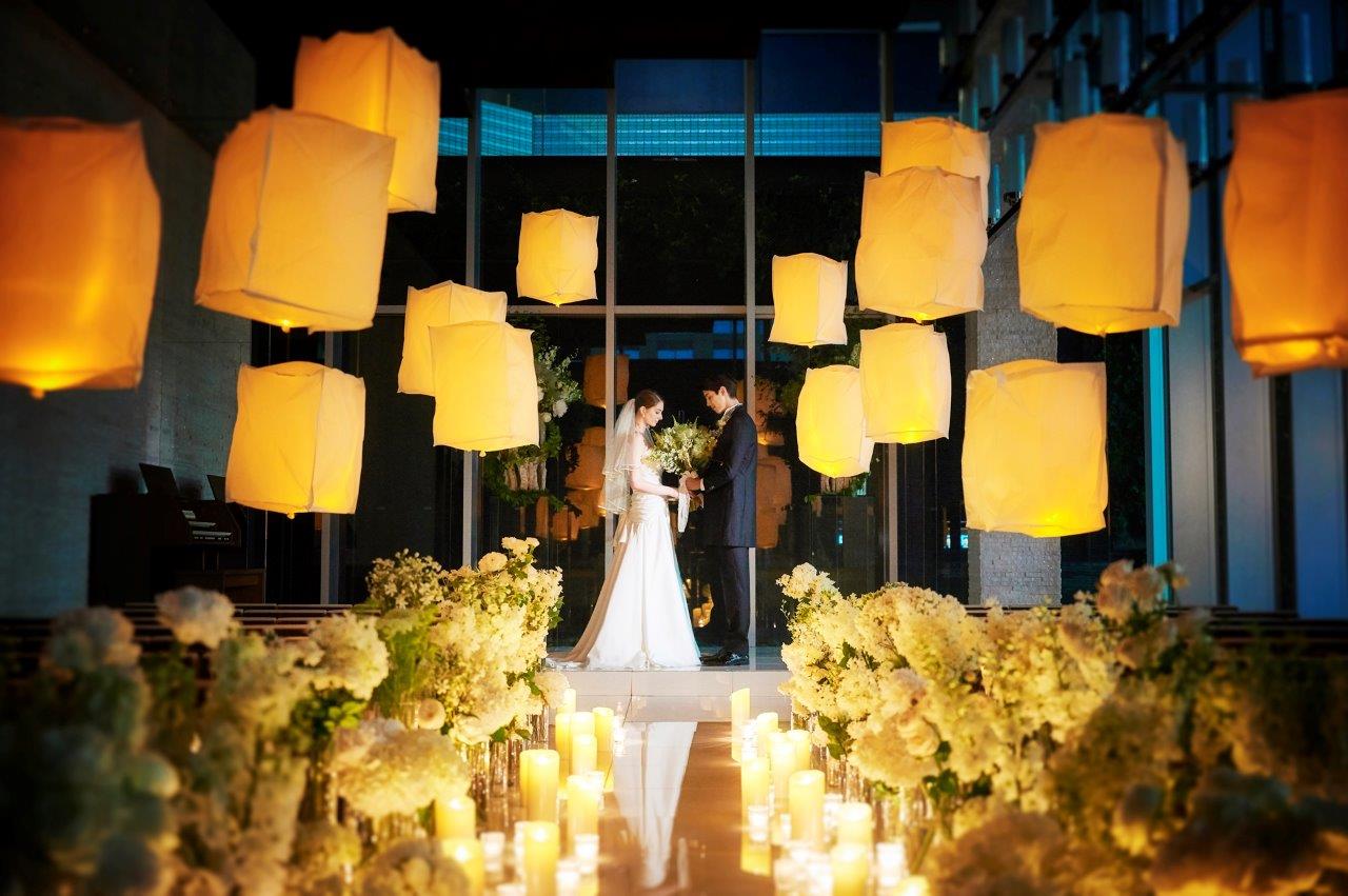 幻想的なナイトウエディングをより一層ロマンチックに