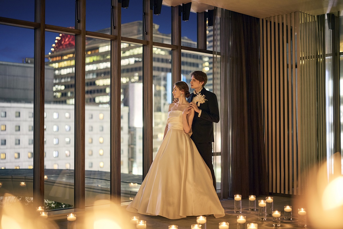 贅沢な都会の夜景を臨みながらナイトパーティ