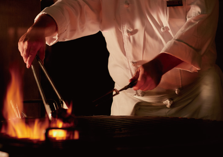 最高の熟成肉を織火焼きで仕上げる独自のスタイル