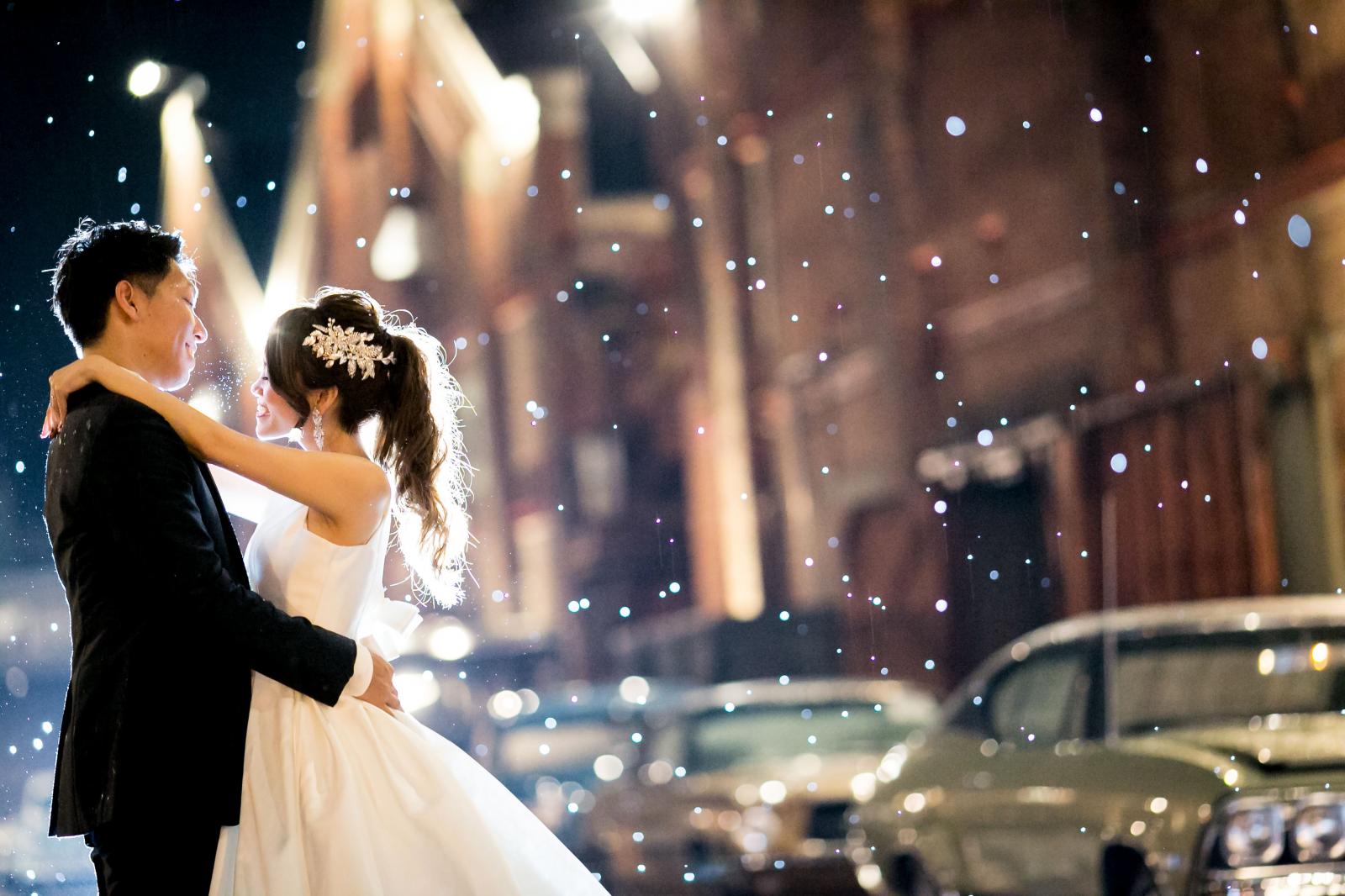 アカレンガウエディングなら雨も素敵なエッセンスに。