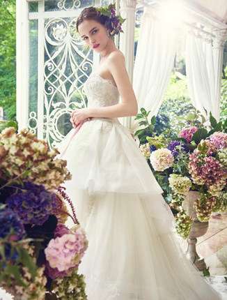 クラシックなデザインを大切にし、どこかモダンでスタイリッシュに洗練されたコレクション