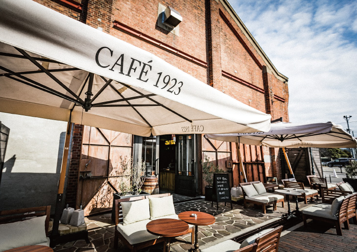 挙式スタートまでのお時間は施設内のオシャレなレストランが待合スペースに♬