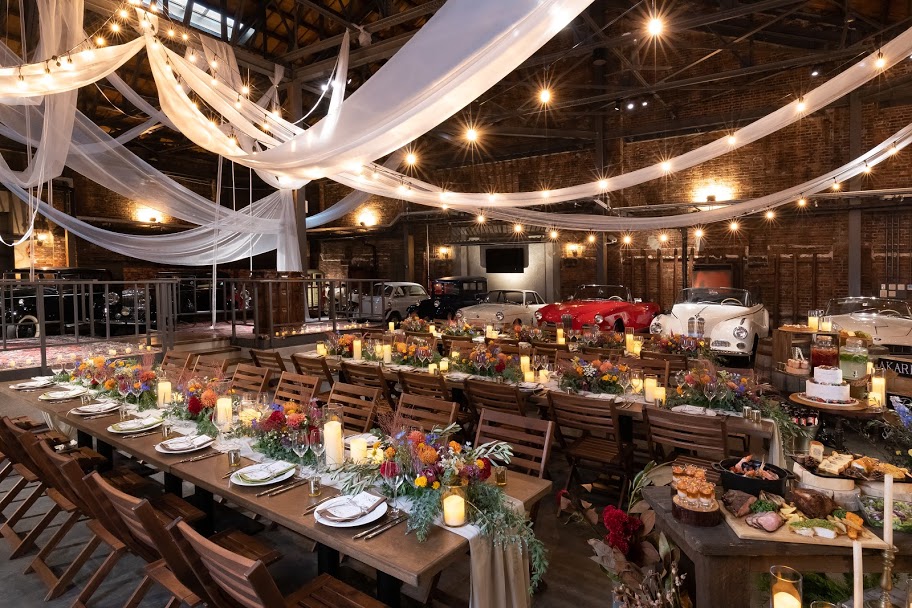 歴史ある赤レンガ倉庫の格好良さを最大限に活かした空間コーディネート