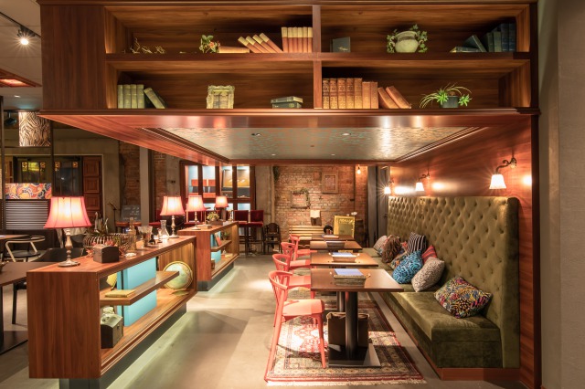 アンティーク小物やインテリアが散りばめられたお洒落な大人のプライベート空間♬