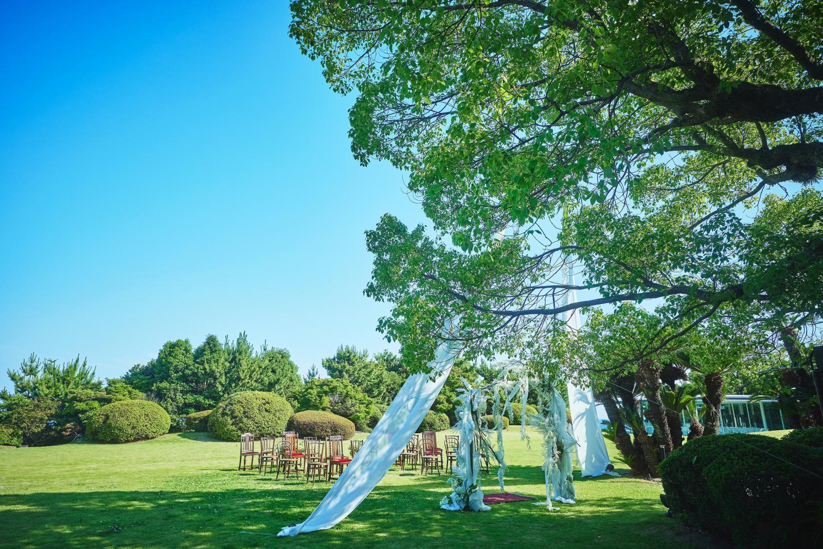 広大なガーデンで過ごすガーデン挙式