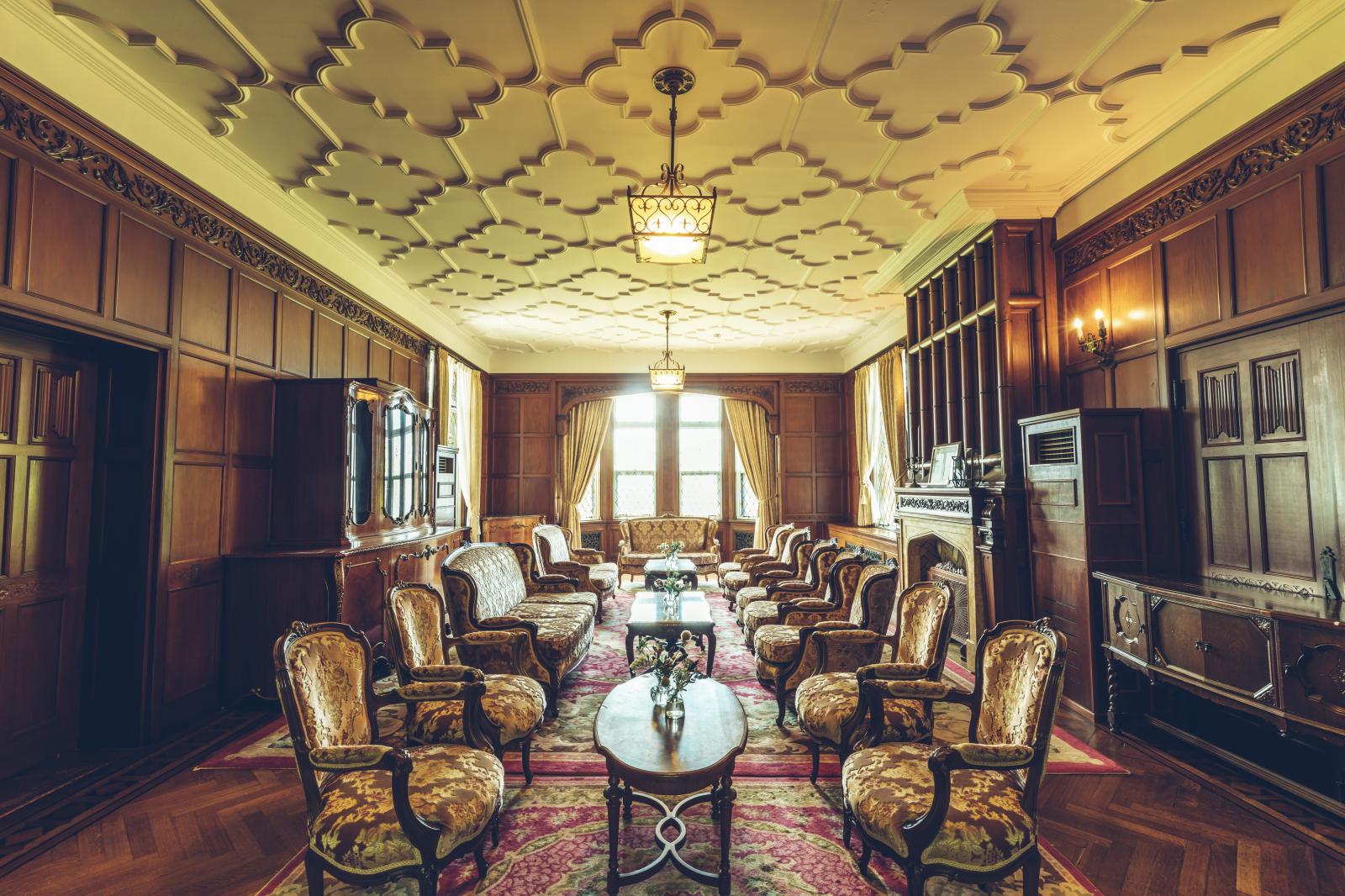 設えが美しい調度品の数々