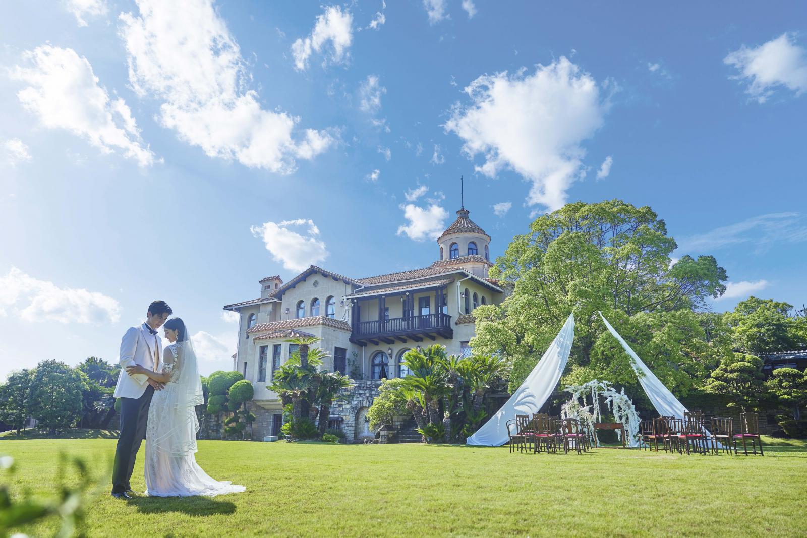 圧倒されるほど壮観な邸宅でゲストと過ごす特別な1日