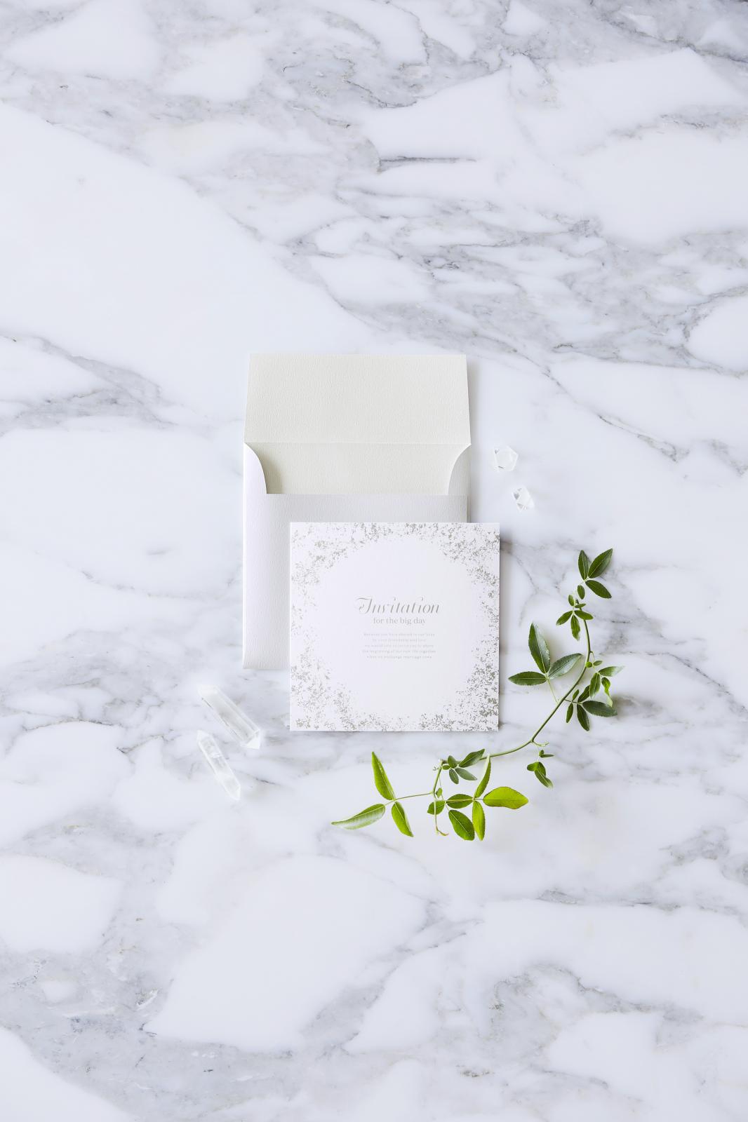 どんなカラーにもぴったりなシンプルなデザイン