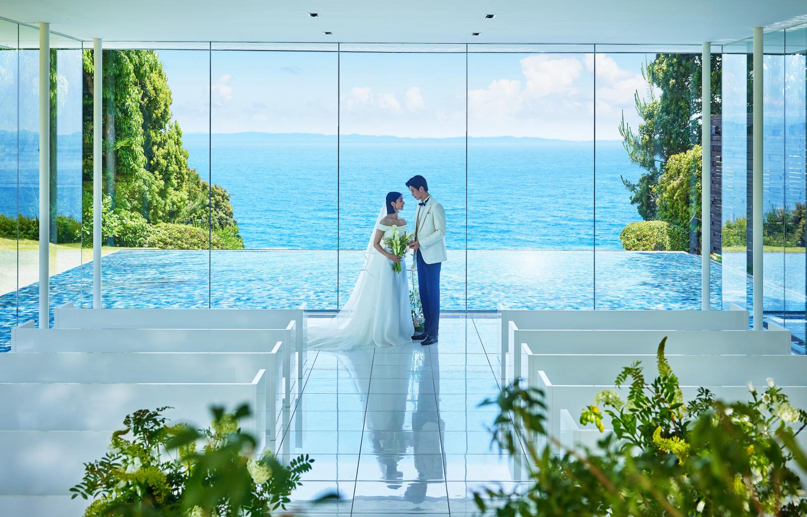 瀬戸内海を臨む幻想的なチャペル