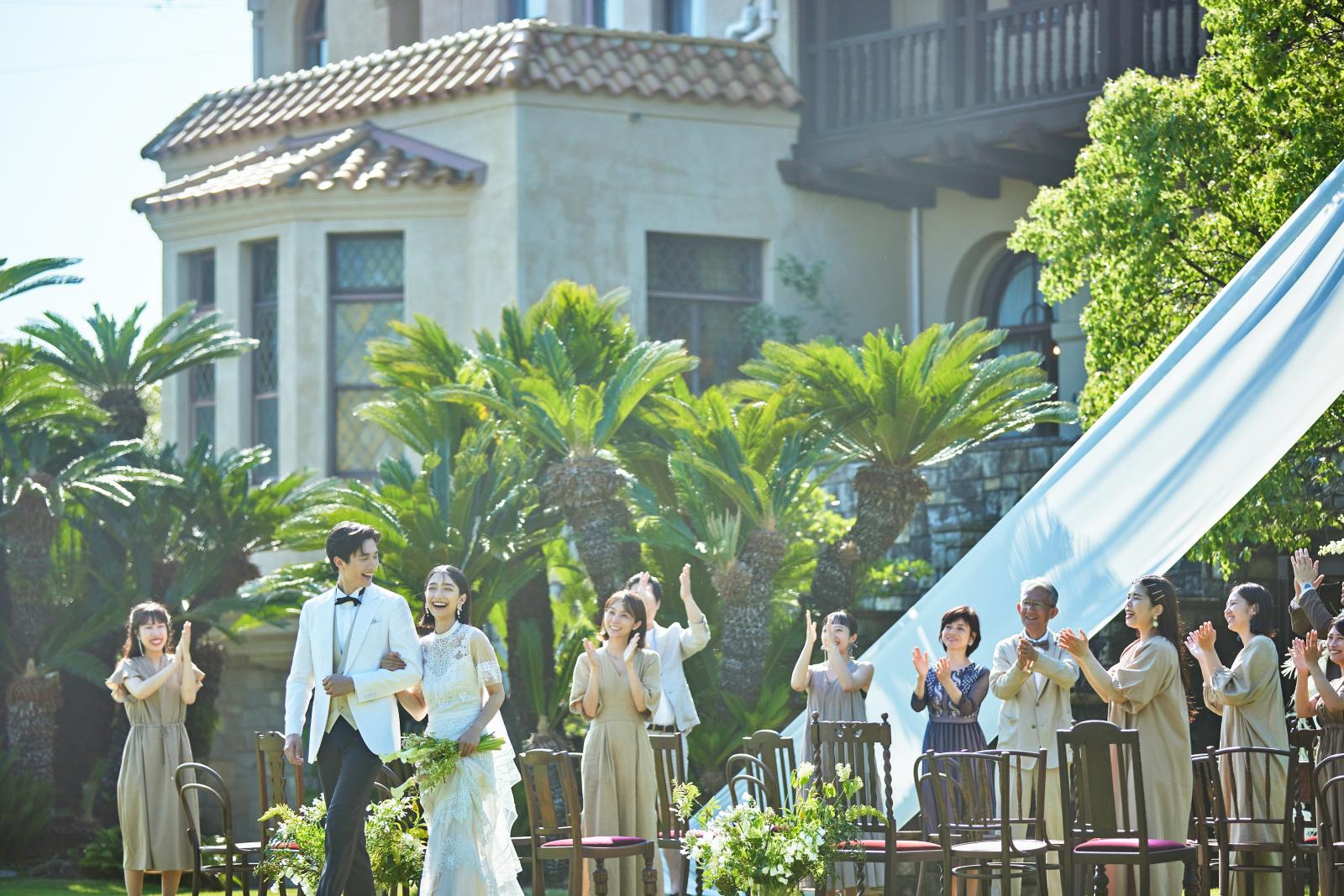 開放的な空間でガーデンセレモニー