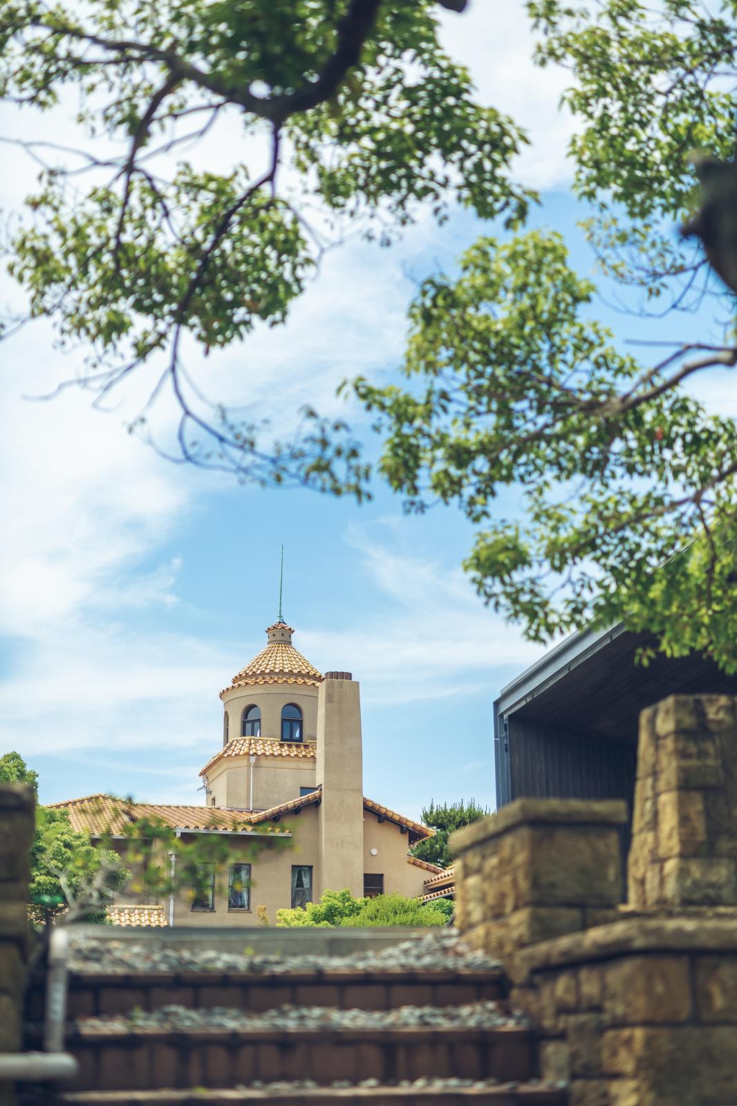 ジェームス邸を背景に過ごす特別な一日