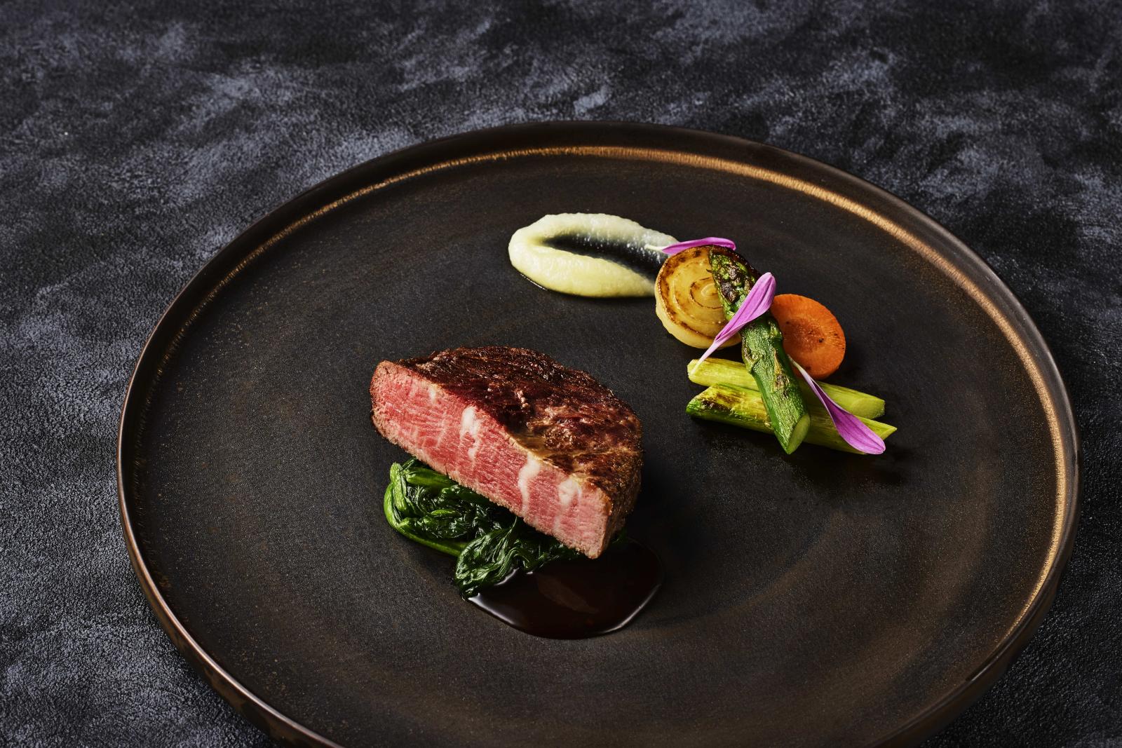 見た目も華やかな五感で愉しむひと皿