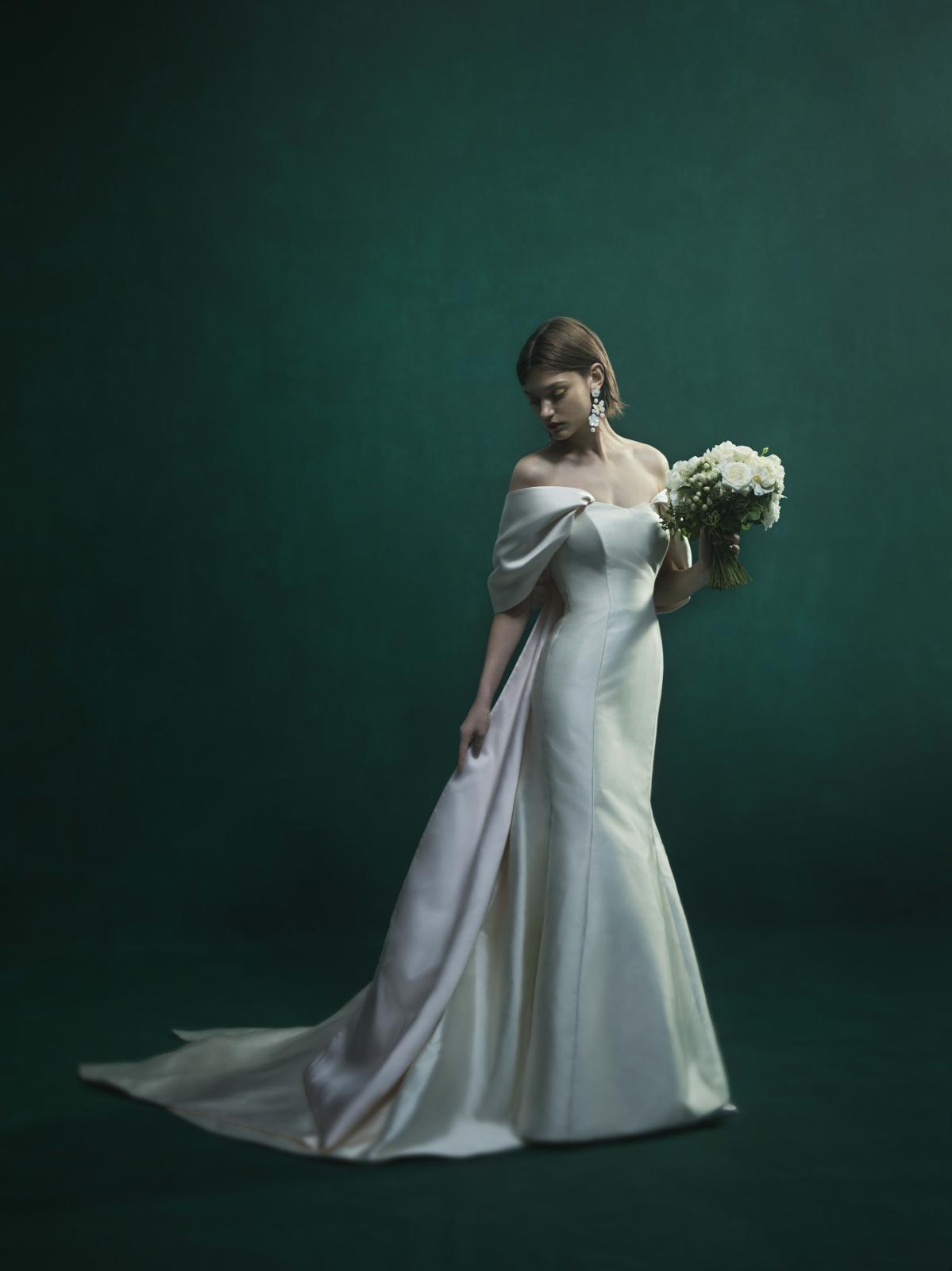 オリジナルドレスはすべて、ファッションの聖地イタリアで厳選された素材によって製作