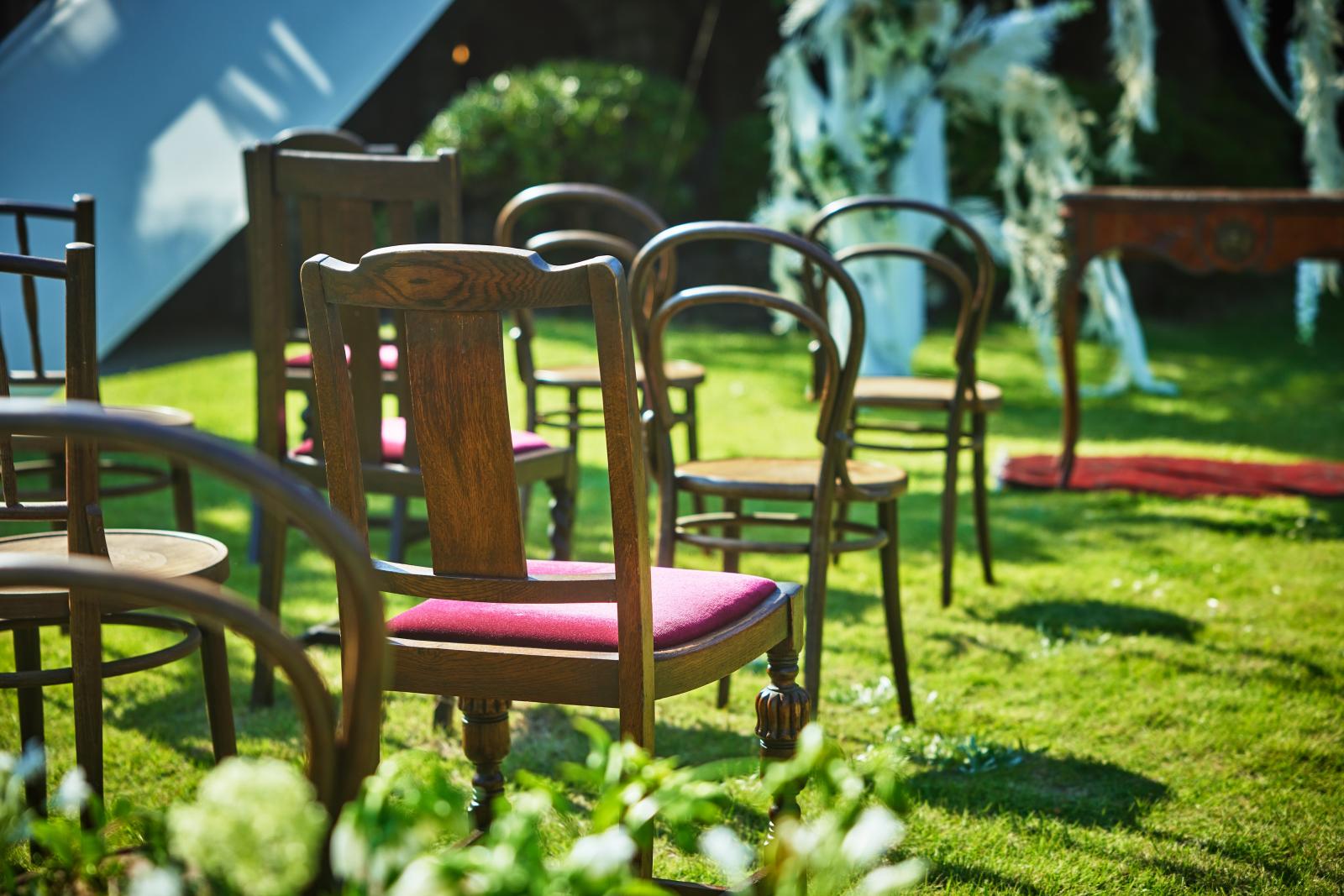 まるで海外のようなガーデン挙式をここジェームス邸で