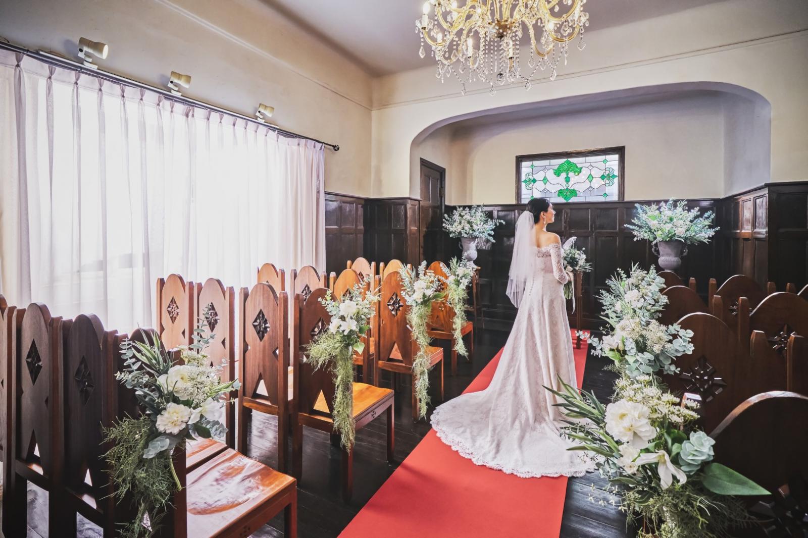 家族が親睦を深めるダイニングルームとして使われていたお部屋。ふたりを中心に広がる新たなご縁を繋ぎます