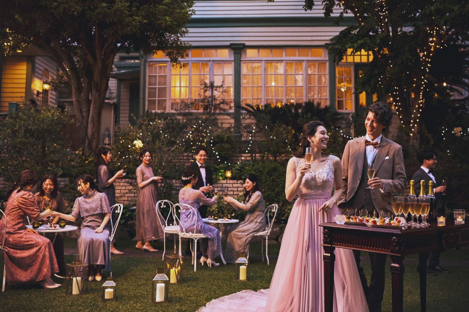 ライトアップされたガーデンでゲストと距離近く楽しむデザートタイムはイチオシ