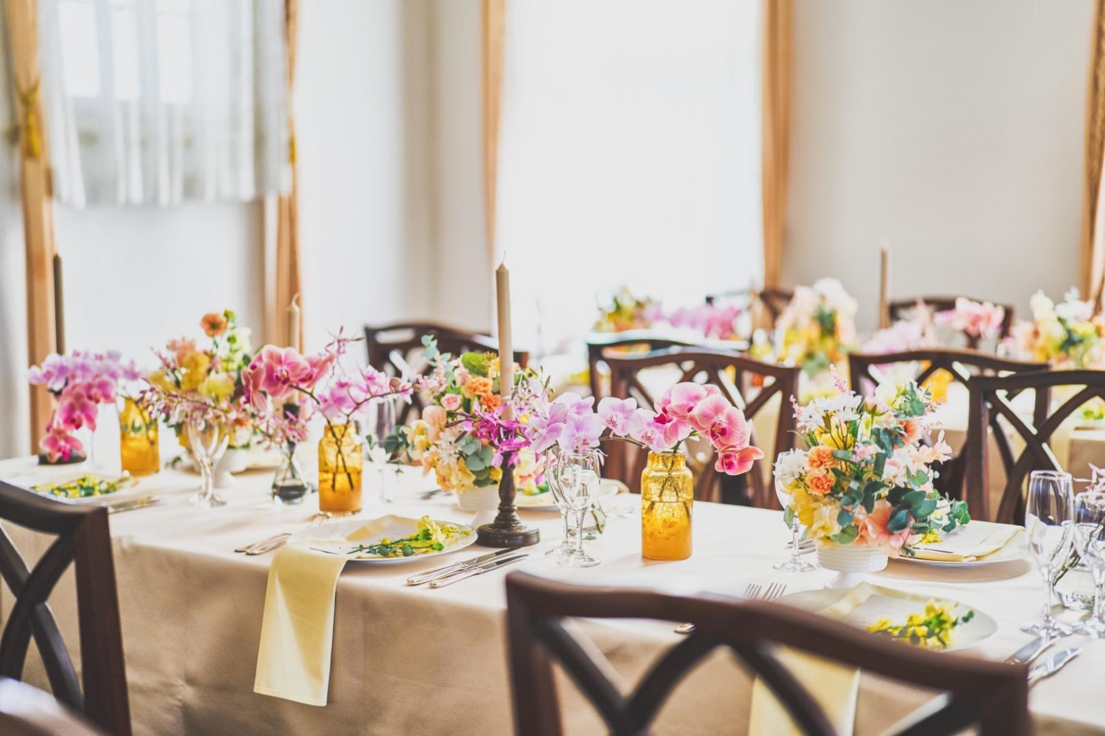 1棟貸切の本物の異人館は、フラワーコーディネート次第でさまざまなテイストに