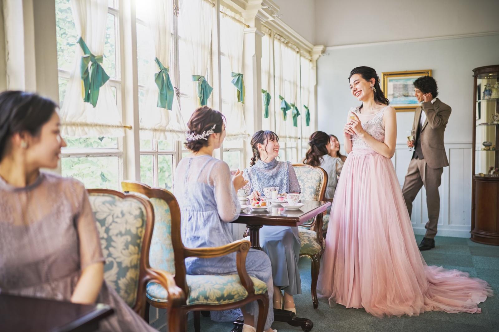 2階建てのガーデン付異人館を1棟貸切にして、テラスルームなどリラックスして過ごせるホワイエをご用意