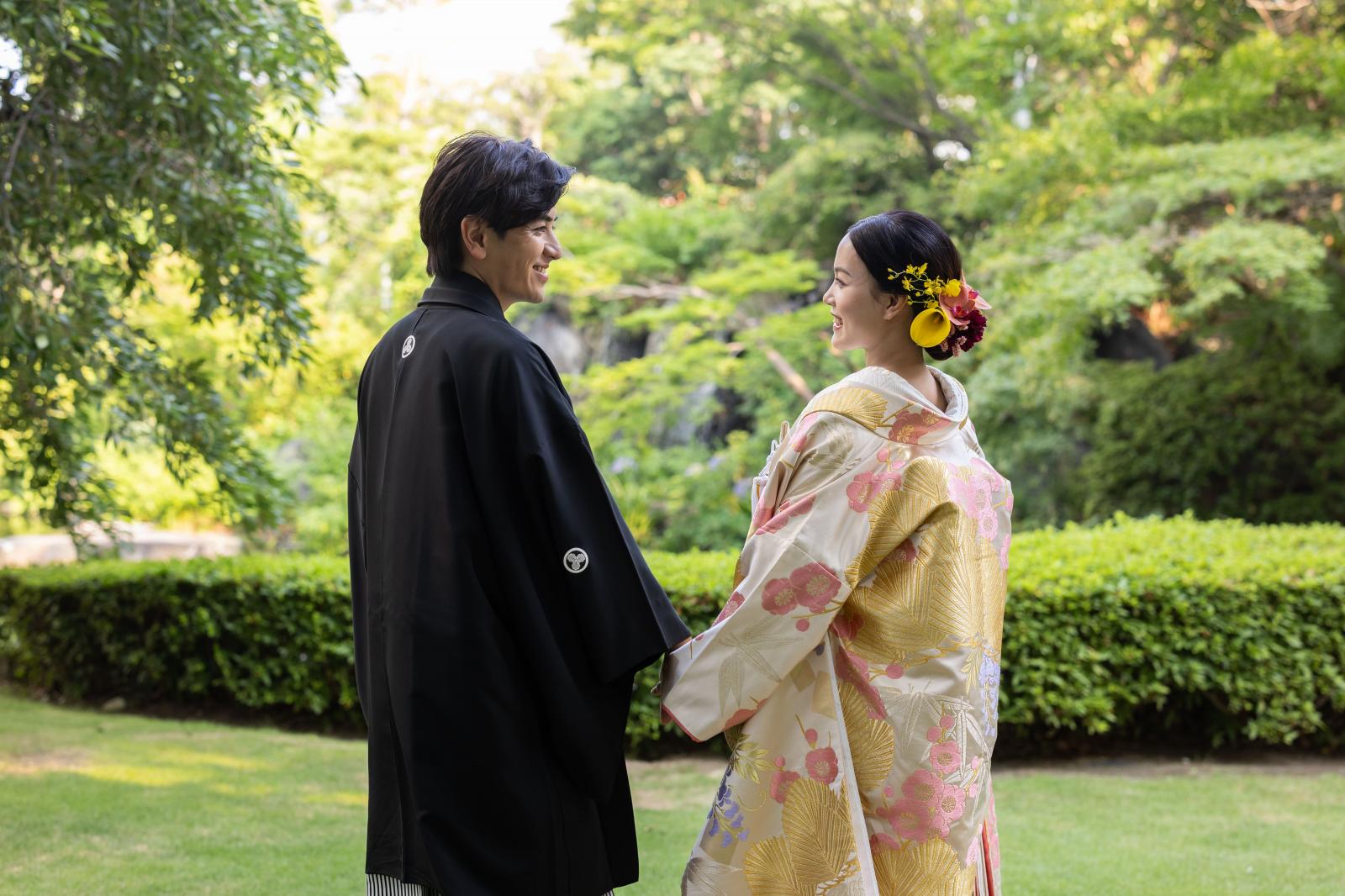 鮮やかな色打掛が映えます