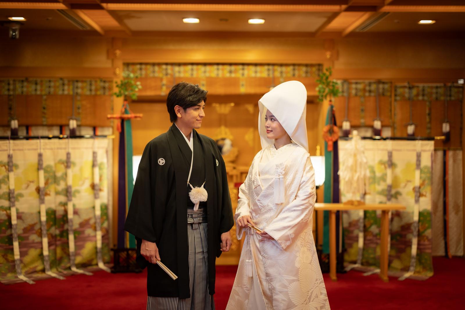 古式ゆかしく厳かな雰囲気のなか、雅楽の調べとともにご両家の門出を祝福