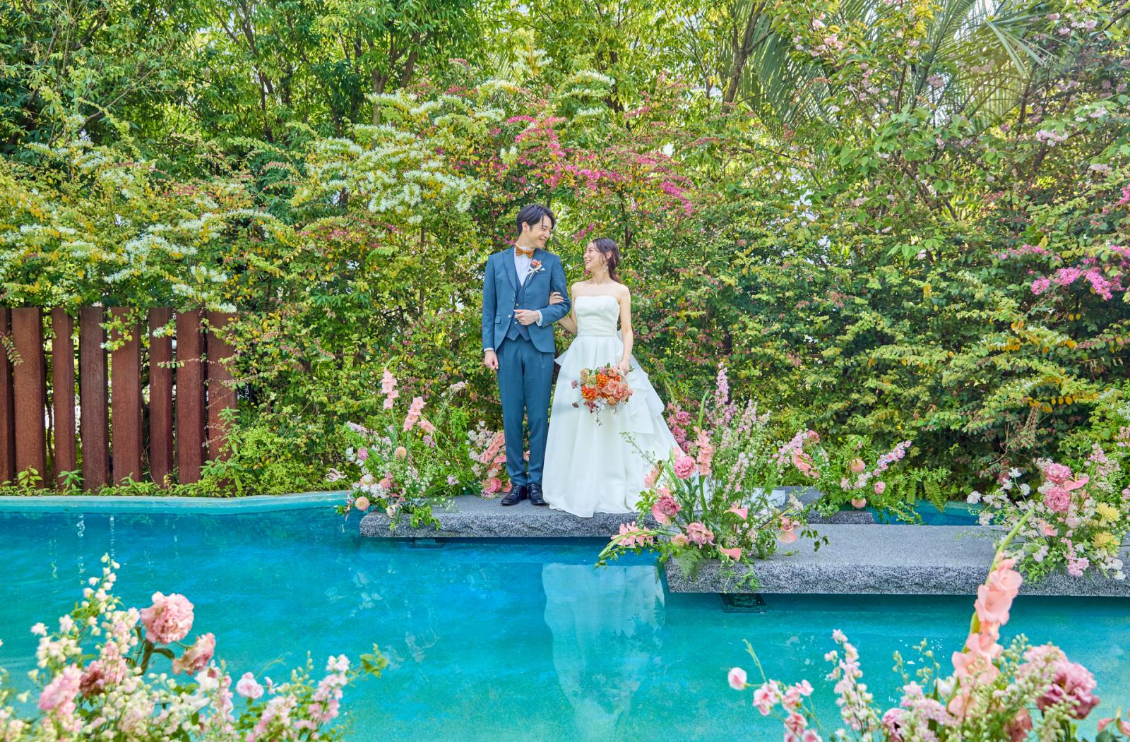 海外リゾートをイメージした広大なガーデンはゲストを特別な空間へ