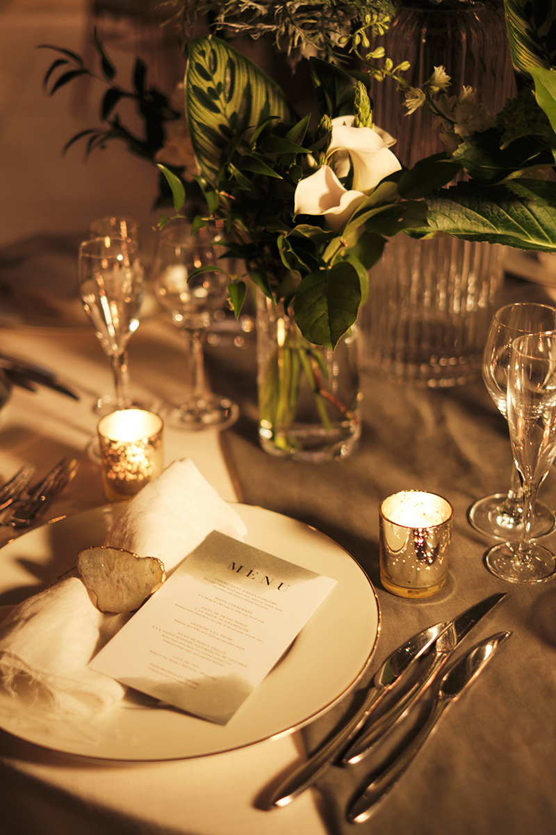 キャンドルの灯りで優しく包まれた空間。いつもとは少し違う時間を過ごしてみては