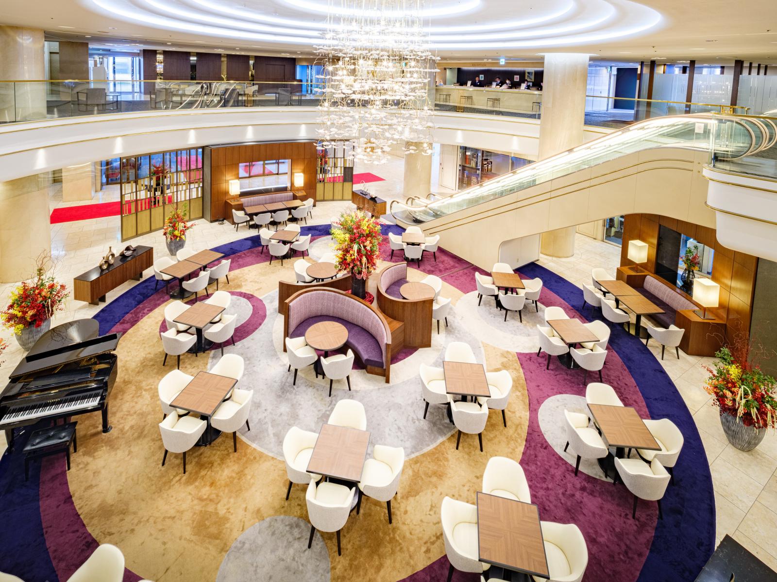 二層吹き抜けのロビーラウンジで待ち合わせ