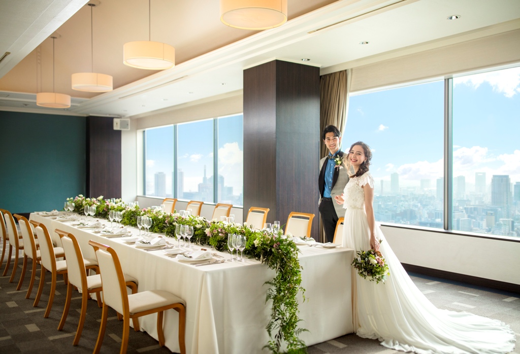 ホテル35階の会場なら、神戸の景色も一望！遠方の親族様にも素敵な景色のプレゼントを
