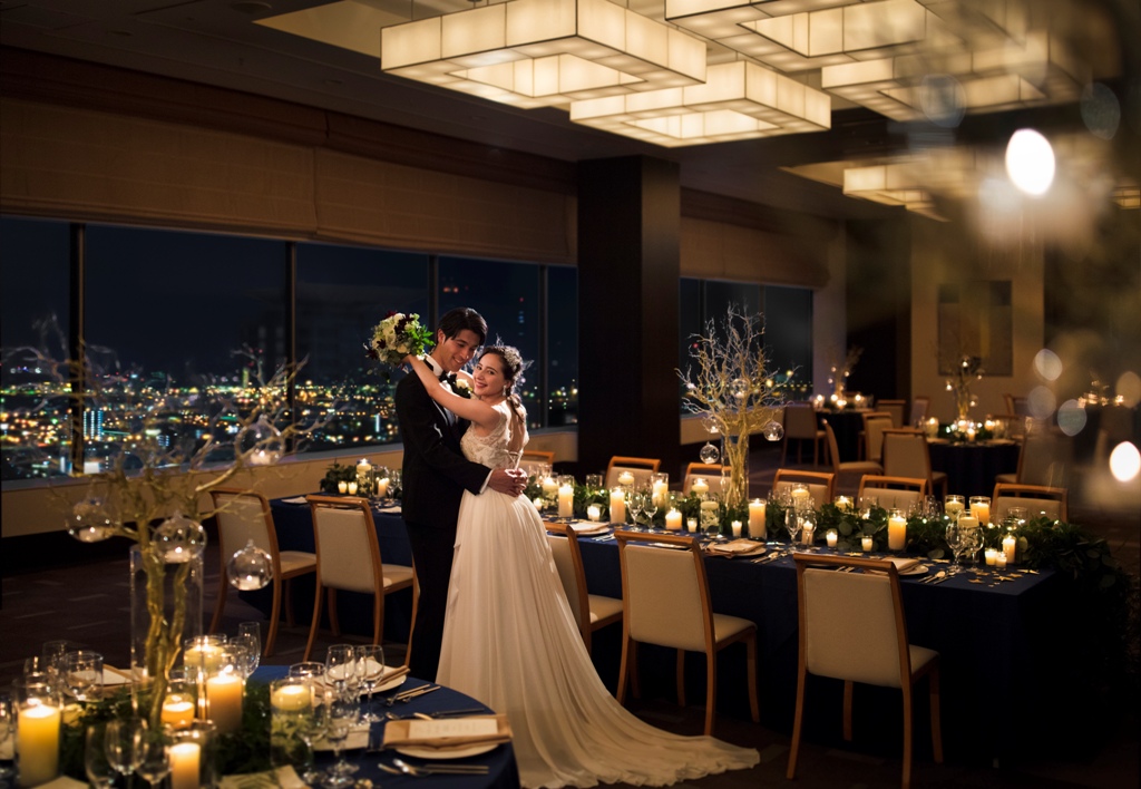 ゲストから「キレイ！」と声があがる1000万ドルの夜景を眼下に、ラグジュアリーな大人パーティーも叶います