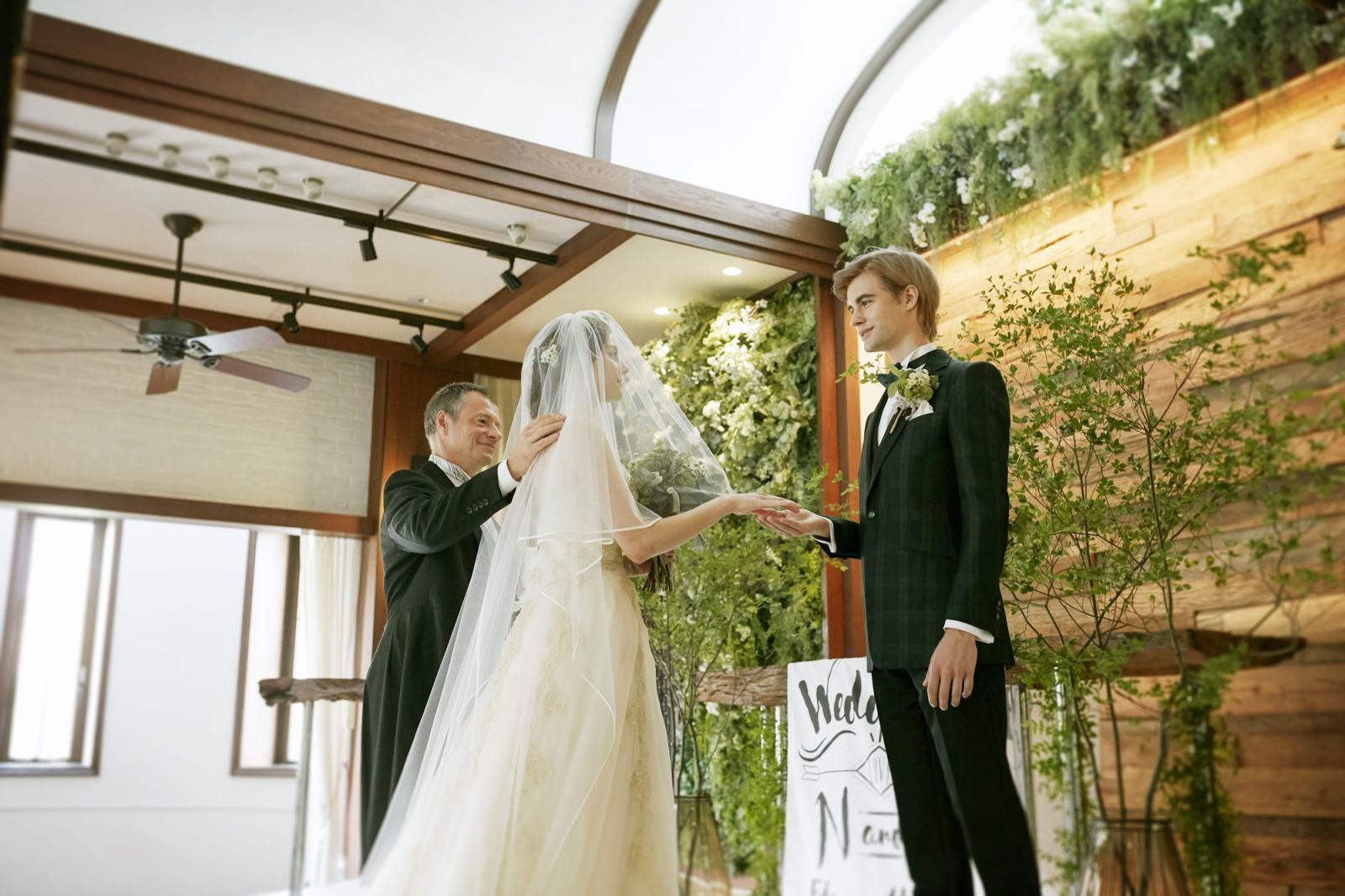 お父様からのエスコートバトンタッチは印象的なシーンに