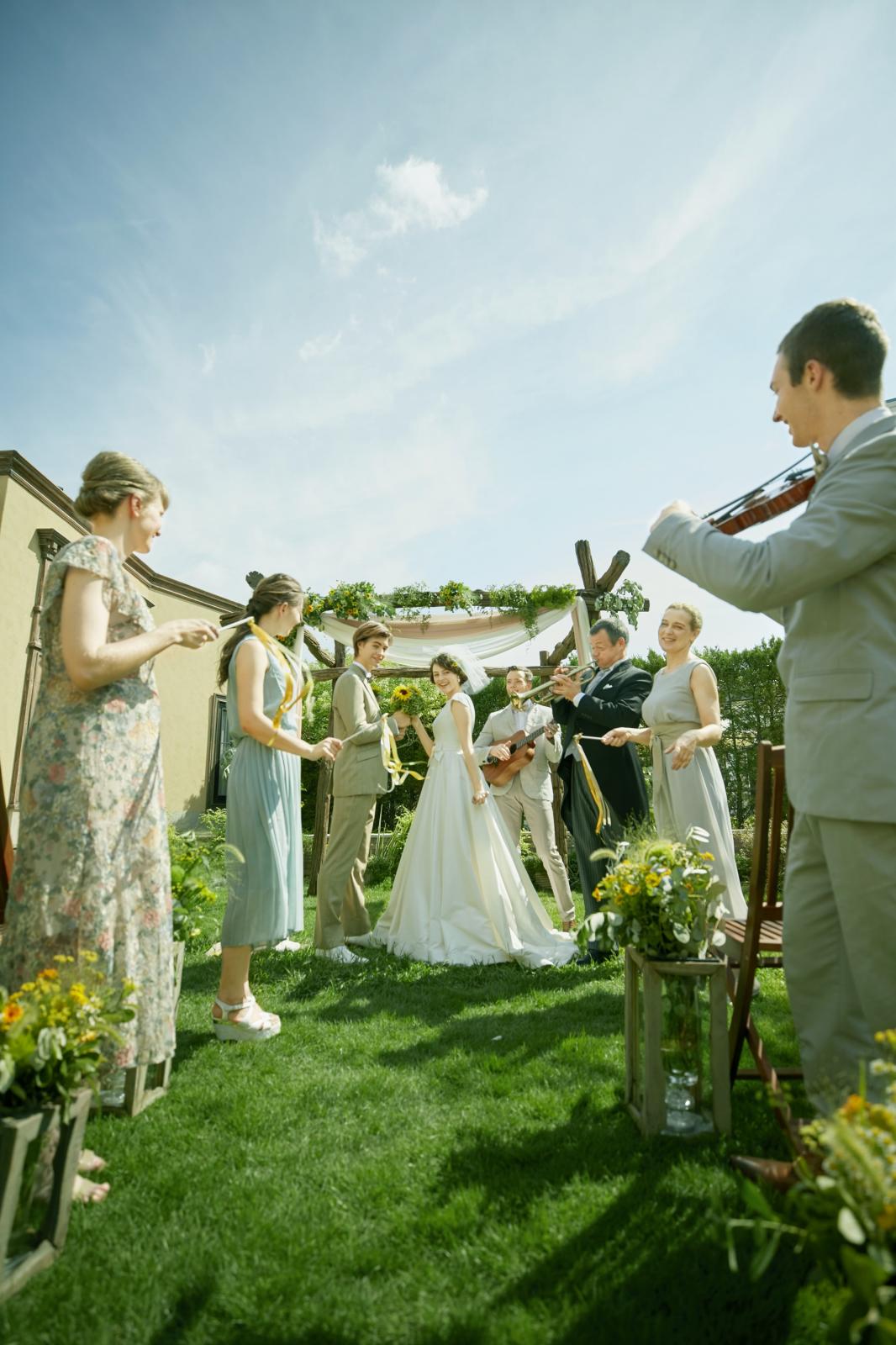 自然に囲まれたガーデンでは、ふたりもゲストもとびきりの笑顔に