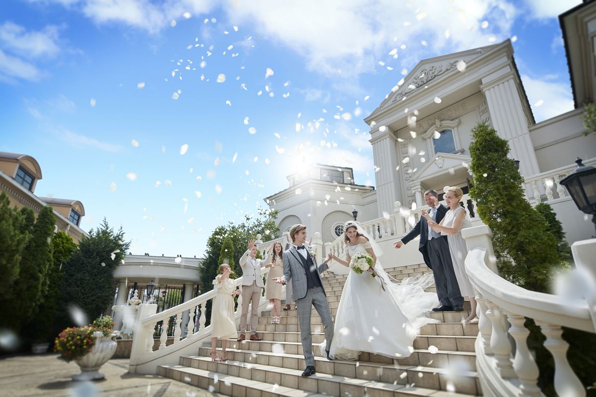 2,500坪の壮大なスケールを誇るウエディングリゾート。神戸はもちろん大阪や京都からも非日常空間を求めて訪れるプレ花嫁も多い。