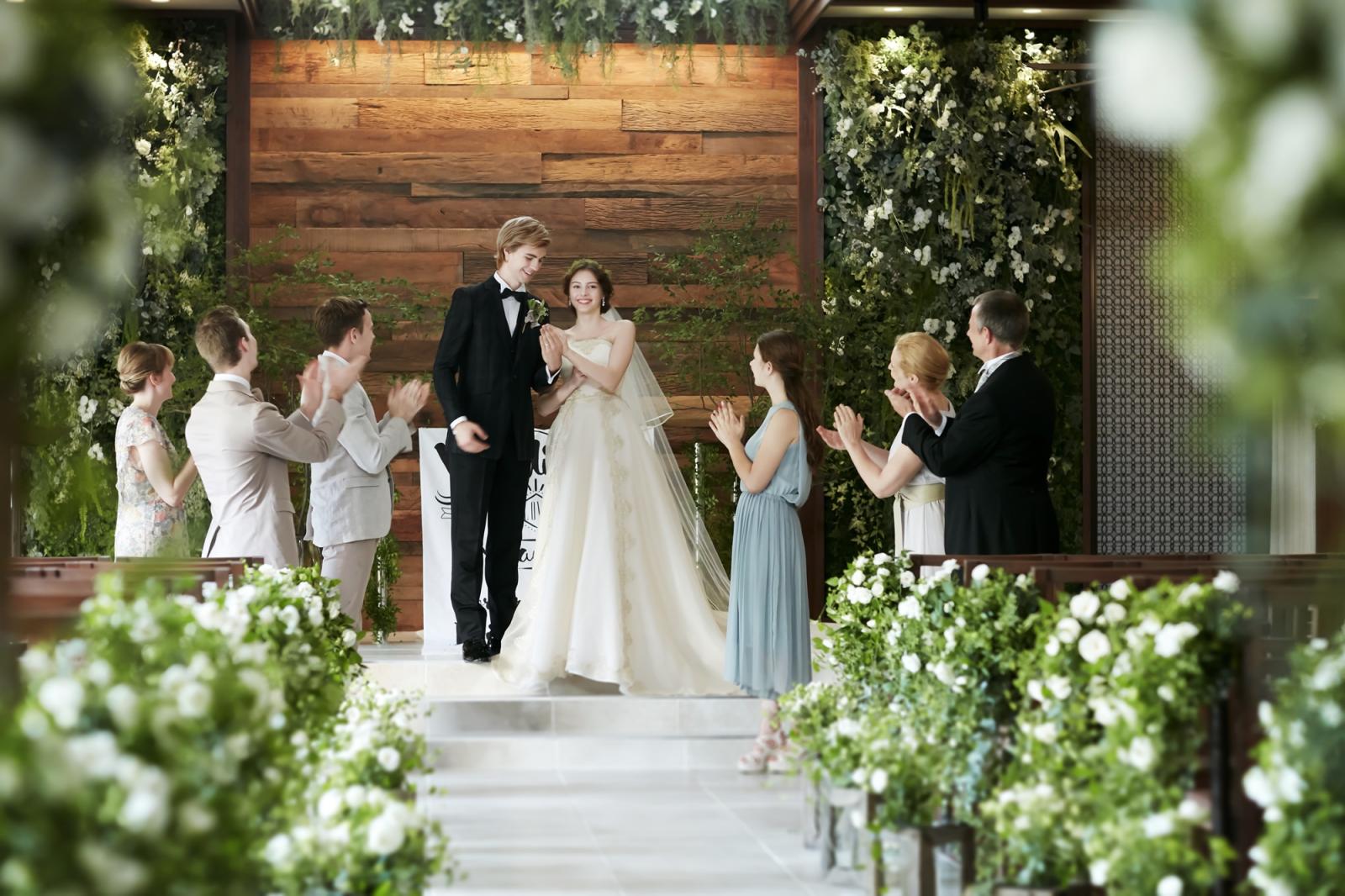 木のぬくもり溢れる優しい雰囲気の中で感動的なセレモニーを