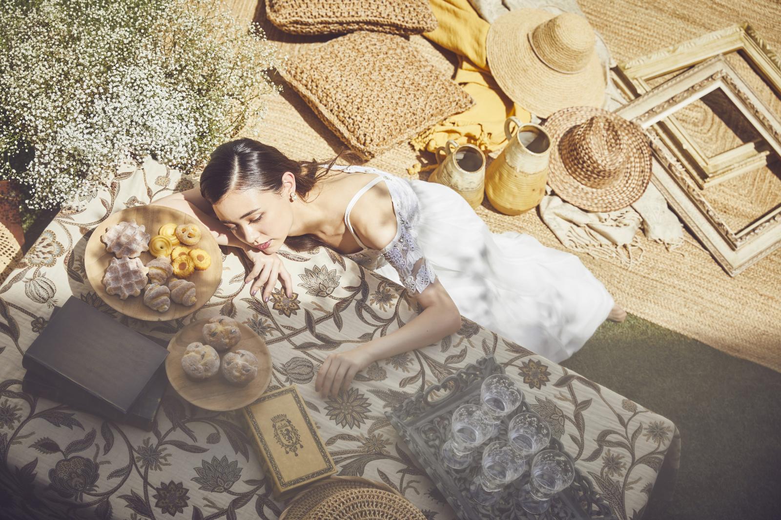 前撮りではフォトアイテムも取り入れてとっておきの1枚を残して