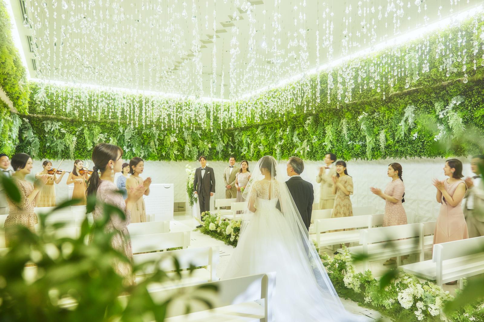 誓いを立てるその瞬間だからこそたいせつなゲストのすぐそばで