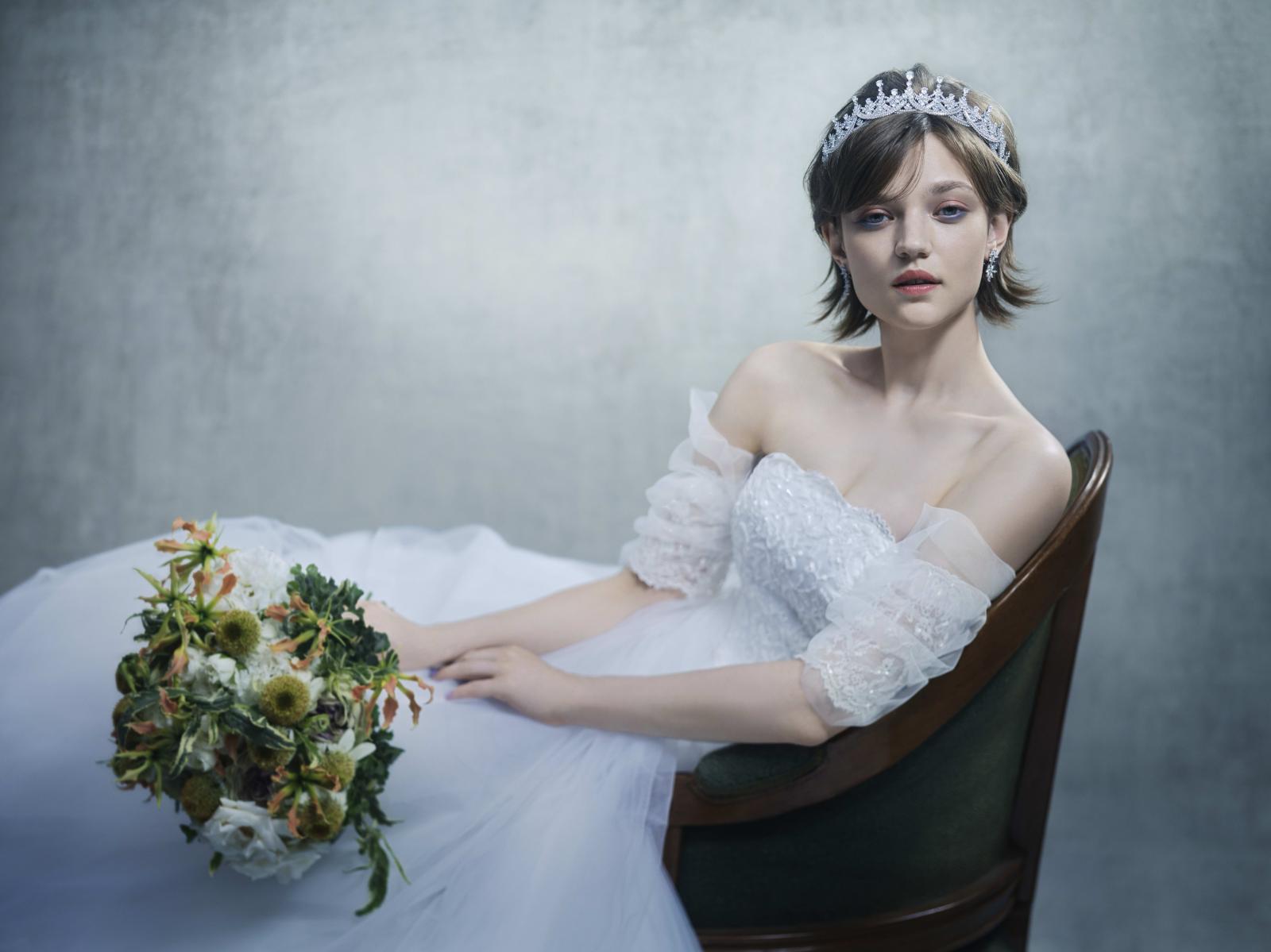 袖を通した瞬間、魔法がかかったように表情がパッと美しく輝く、あなたらしい一着を