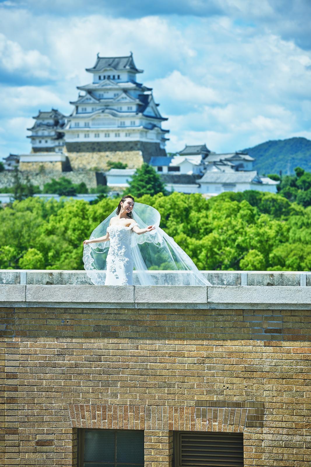 レンガで建てられたクラシカルなエントランスからハレの日が始まります