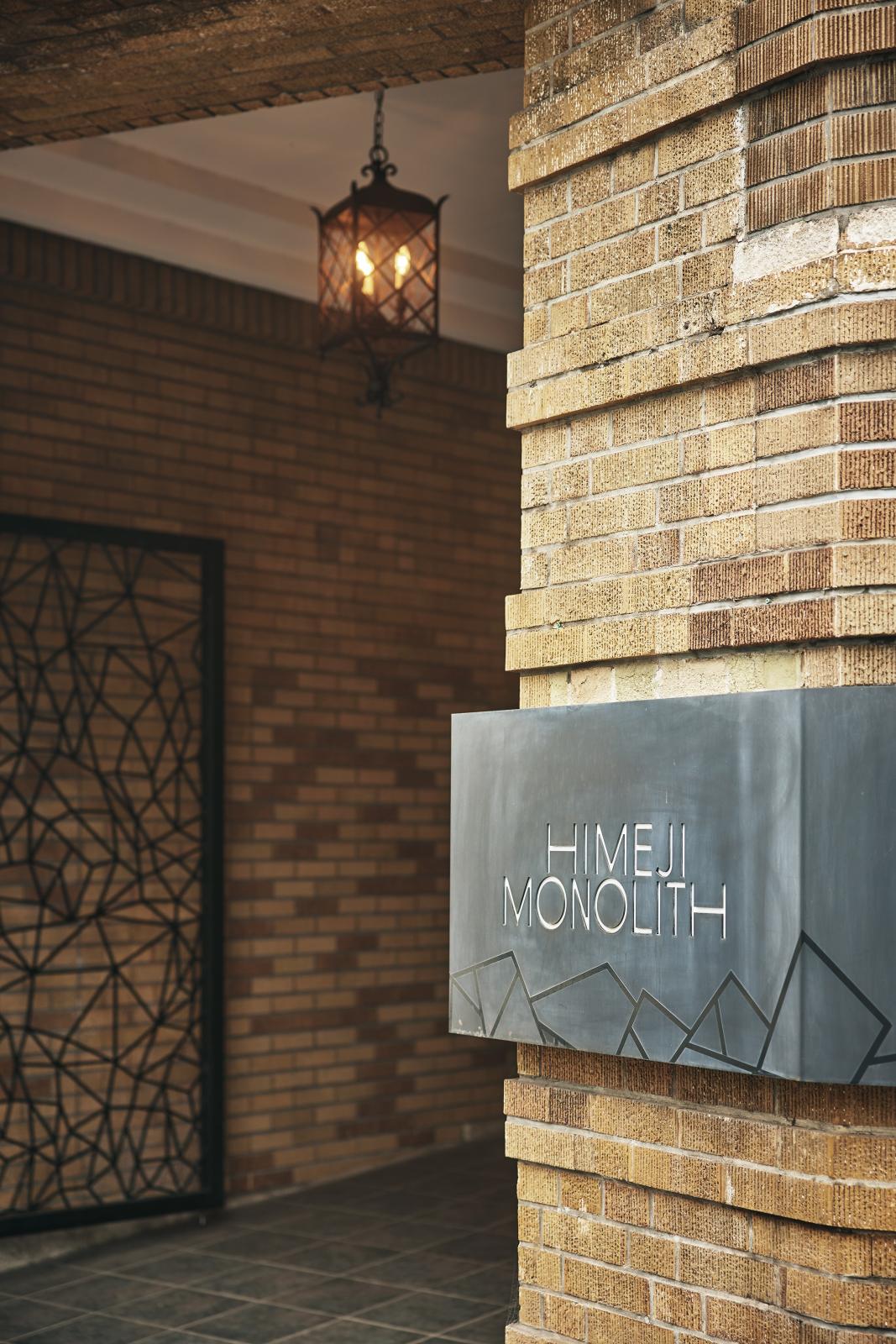 想い出の1枚にレンガで建てられたクラシカルなエントランス。ハレの日が始まります