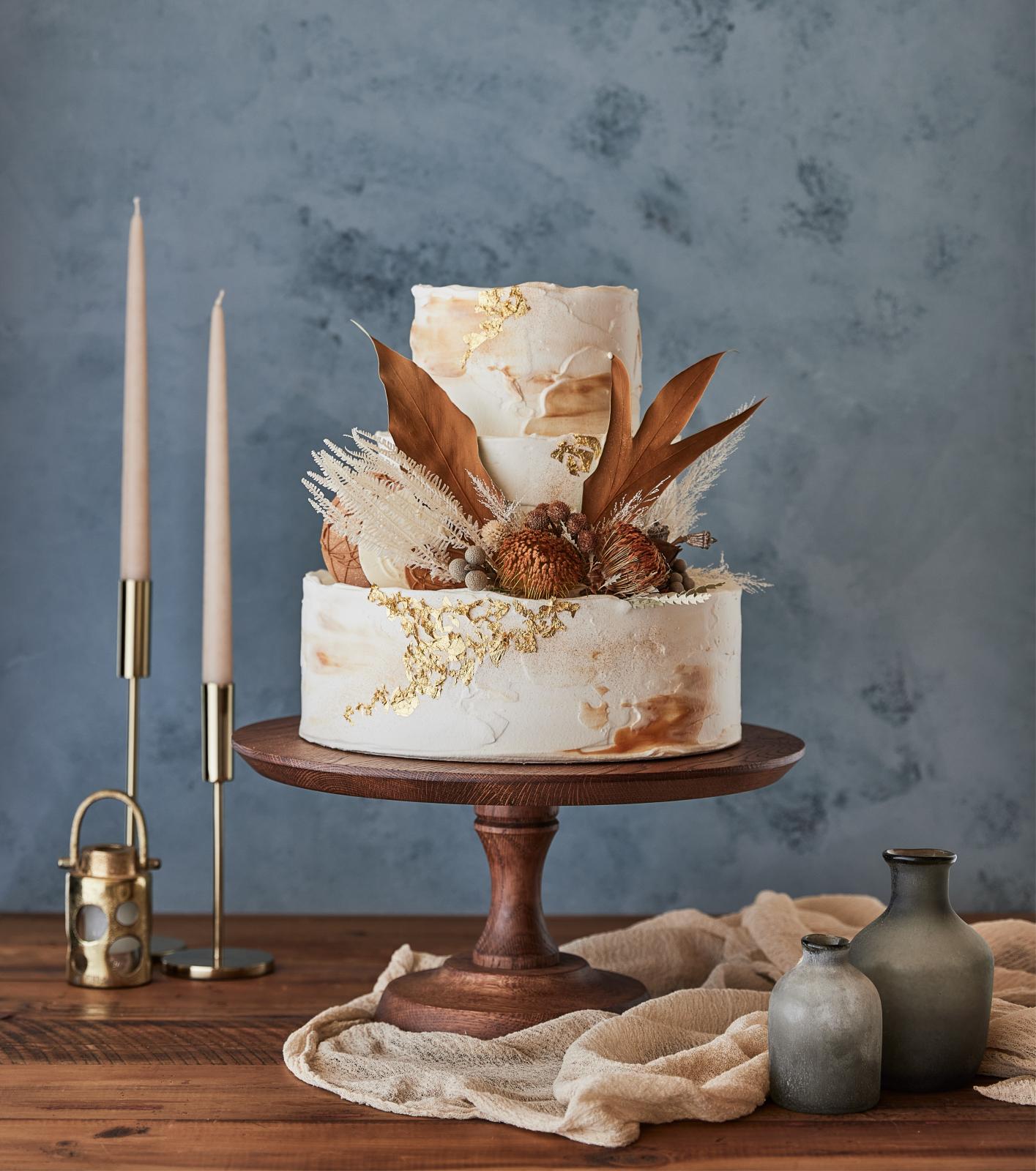 パーティーに彩りを添えるウエディングケーキ