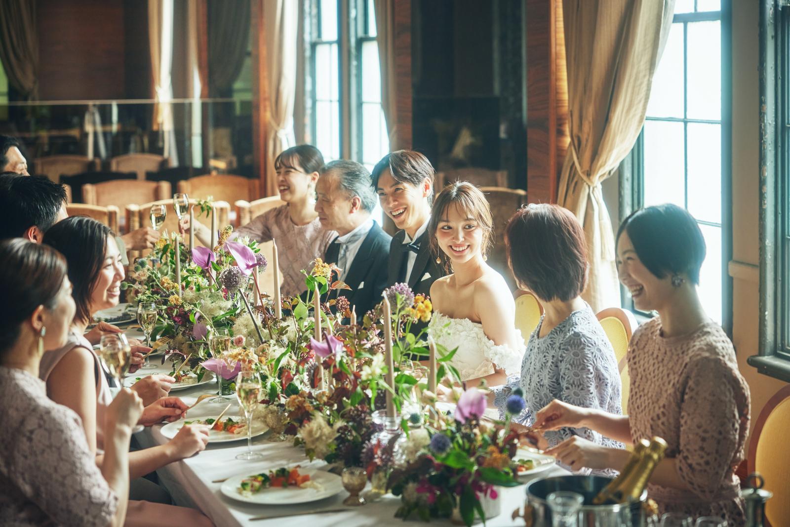 晩餐会スタイルのセッティングは自然とお話がふくらみます