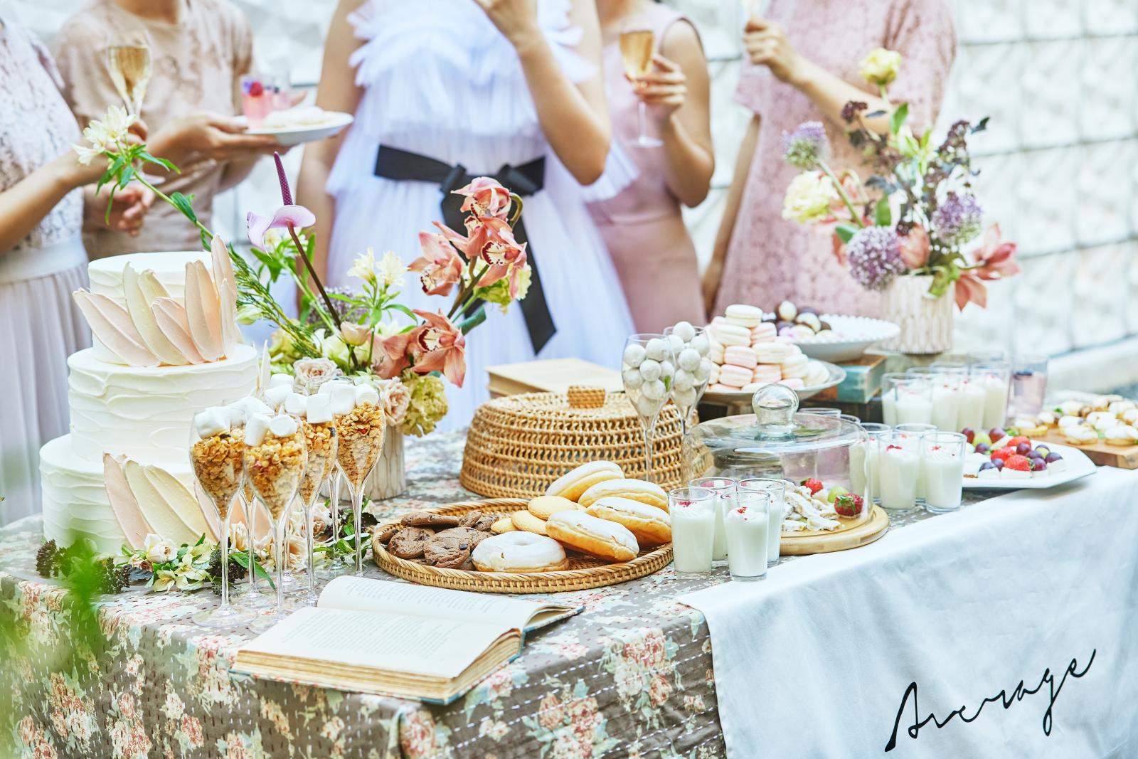 純白のチャペルを背景にすればゲストも驚くウェルカムスペースが完成します