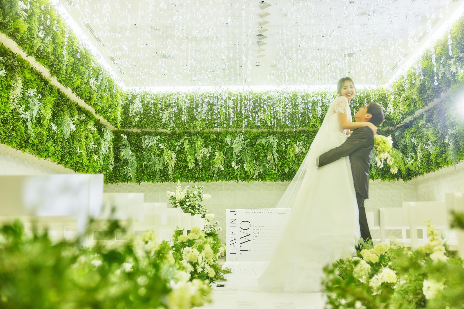 透明感に包まれ無垢な心のまま記憶に残るセレモニーを叶えて