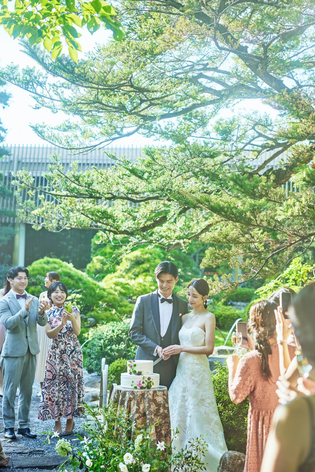 あえて余白を多く残して上質さを際立たせたこだわりの美空間ウエディング