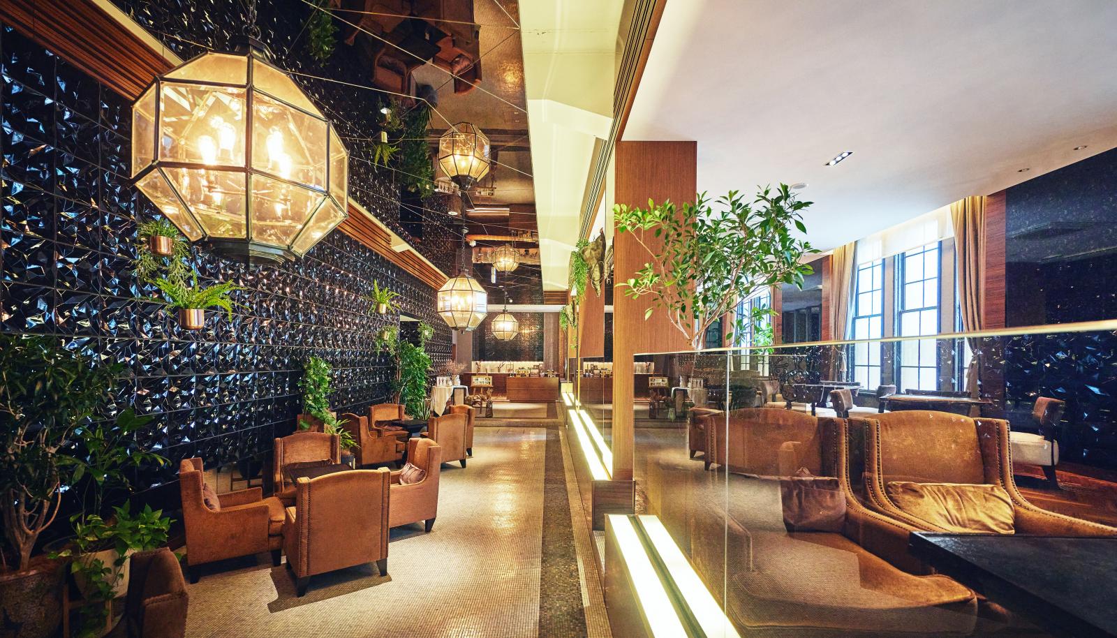 ゲストの第一印象となるお待合ラウンジはゆったりおくつろぎのオープンスペース